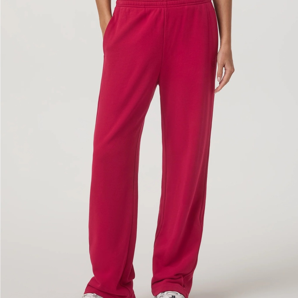 Vuori Sedona Straight Leg Sweatpants in Strawberry